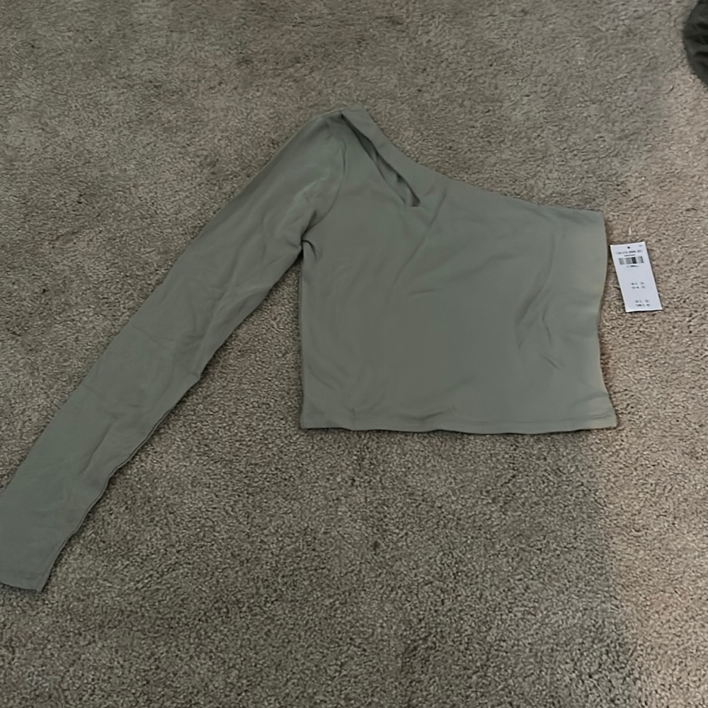 Abercrombie one sleeve shirt